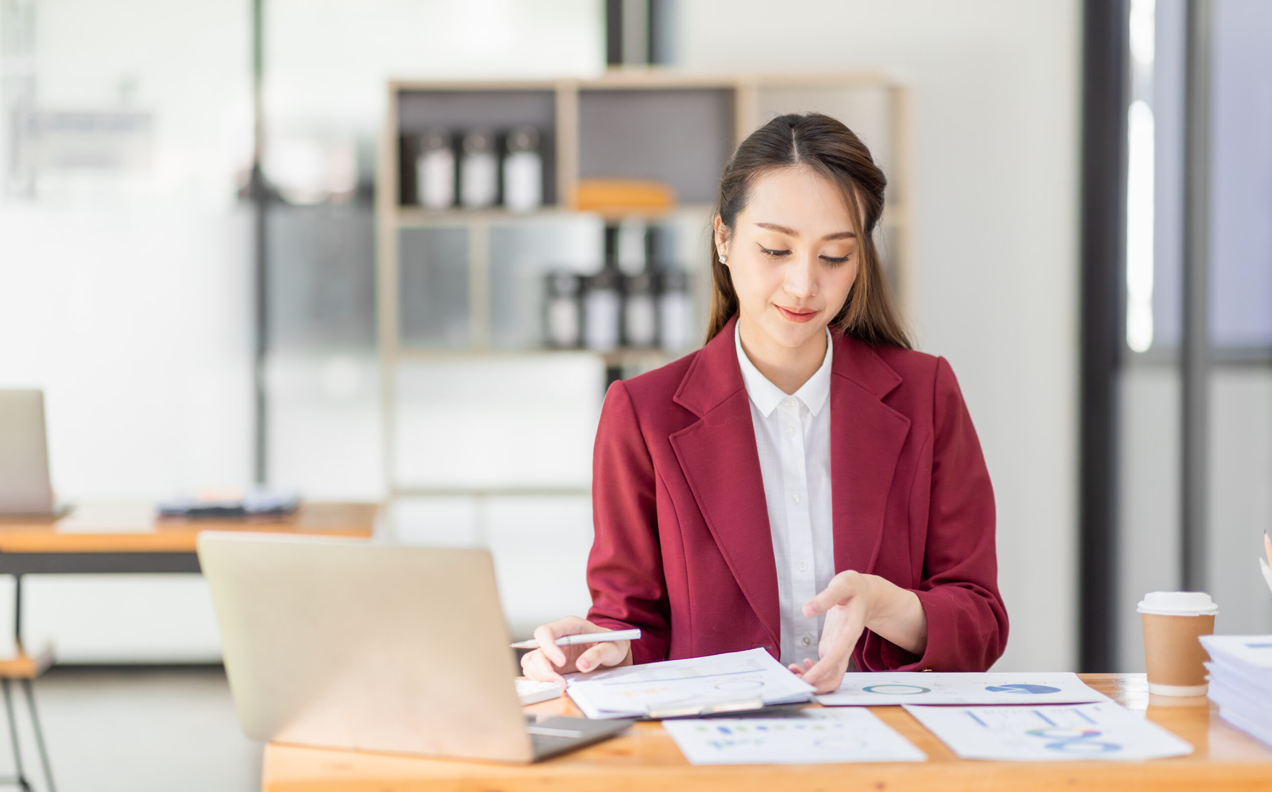Tax Nightmares Avoided: How EOR Solutions Simplify International Payroll Compliance